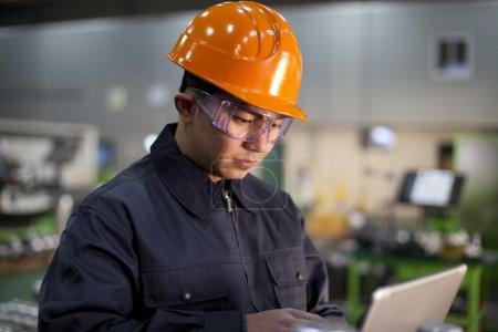 <b>弱电技术员</b>